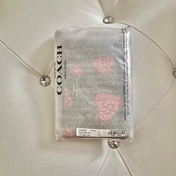 NEW Coach Coated Canvas Leather Black Strawberry Print Corner Zip Wristlet - Picture 4 of 16
